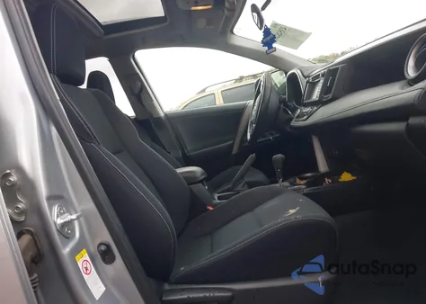 2016 Toyota Rav4 Xle z USA, uszkodzony, nr VIN 2T3WFREV7GW254649